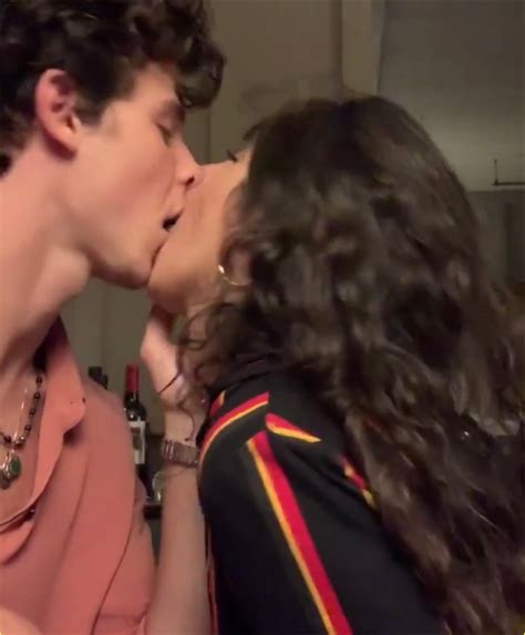 Photo Shawn Mendes Camila Cabello Poke Fun At Fans Saying They Kiss Like Fish Photo