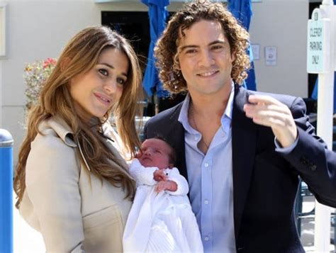 David Bisbal Presenta A Su Hija Ella