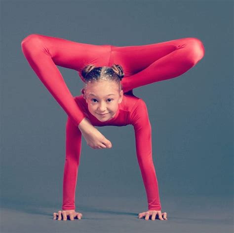 Gef Llt Mal Kommentare Flexible Roxy Auf Instagram Handstand Captured By