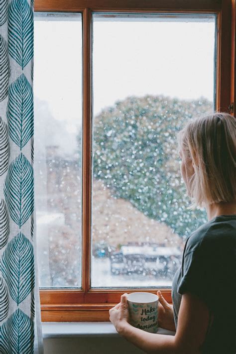 Woman Looking Out Window Pictures Download Free Images On Unsplash