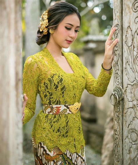 Model Kebaya Kain Sari Bali Berkas Belajar