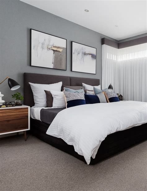 The carpet blends grey and white, the two colors that most covering all over the bedroom, the bedroom carpet brings along white and the light shade of brown. 11 Clever Initiatives of How to Upgrade Modern Bedroom ...