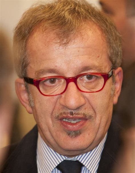 Roberto ernesto maroni (varese, 15 marzo 1955) è un politico italiano, segretario federale della lega nord dal 1º luglio 2012 al 15 dicembre 2013. Roberto Maroni - Wikipedia