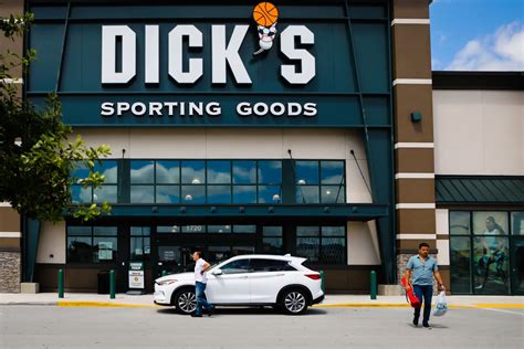 how dick s sporting goods retail media network will attract advertisers ad age
