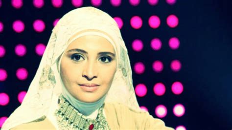 توفيت الفنانة المصرية المعتزلة تحية حافظ، الخميس، بعد صراع مع المرض، وفق ما أعلنت الفنانة عفاف مصطفى. المصري لايت / هل تتجه حنان ترك إلى الدعوة الإسلامية ...