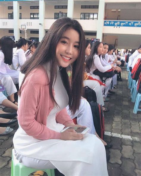 Year Old Vietnamese Girl Popular On Internet With Pretty Face And Voluptuous Figure Funfeed