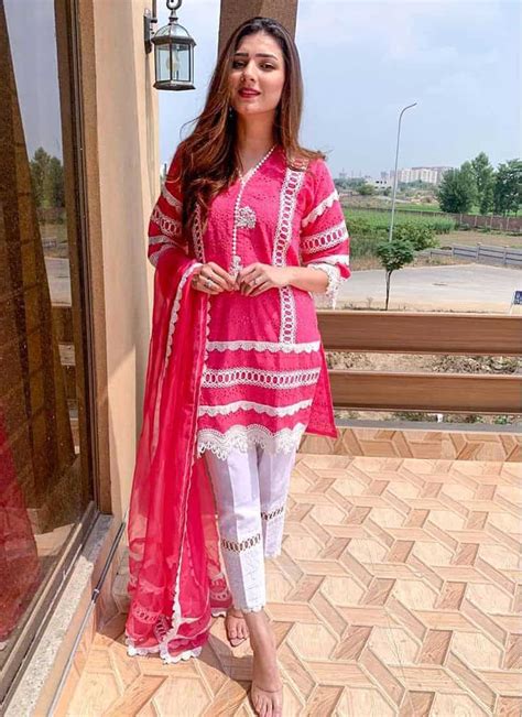 Top 10 Pakistani Salwar Kameez Outfits For Women Should Have