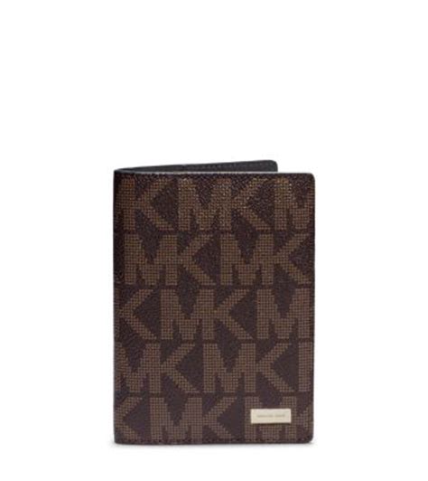 With styles that hold cards, phones, and more, there is a michael kors wallet for everyone. Jet Set Men's Logo Passport Wallet | Michael Kors