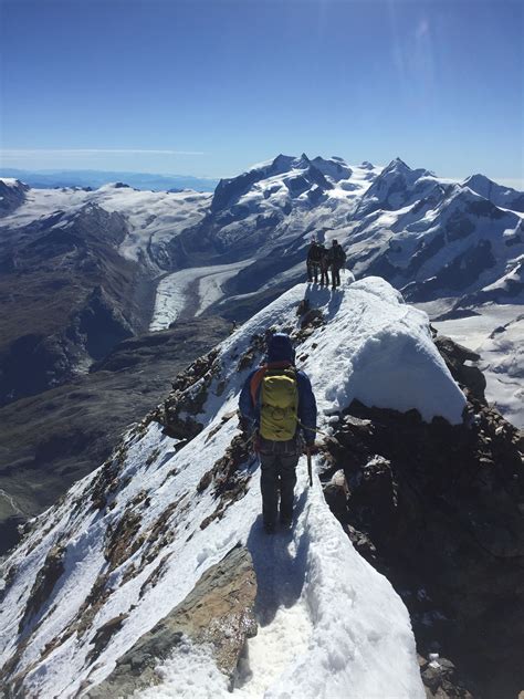 Traversing The Matterhorn Summit Ridge Ver El Mundo Mundo
