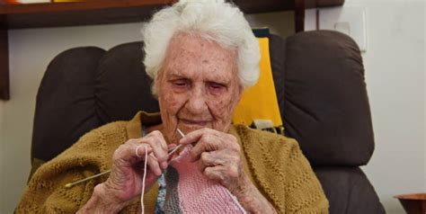 mandurah 95 year old woman knit as a fiddle mandurah mail mandurah wa
