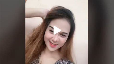 Tag Alfi Damayanti Video Alfi Damayanti Gaya Centil Viral Di Tiktok Karyawati Cikarang Yang