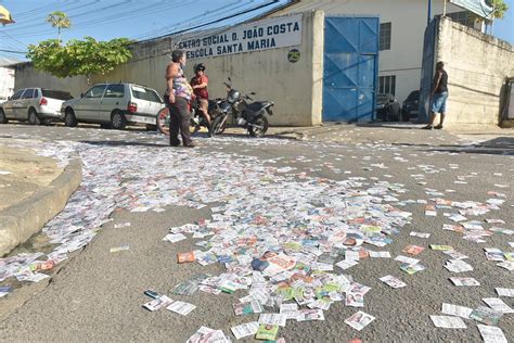 Votação Na Zona Norte Do Recife Movimentação Tranquila E Sujeira Nas Ruas Com Santinhos