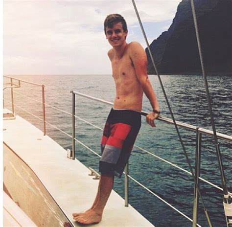 connor i wish i could go to the beach with him that would be the best connor franta
