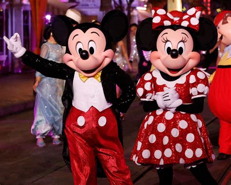 Disney Characters Claim That Tourists Are Groping Them