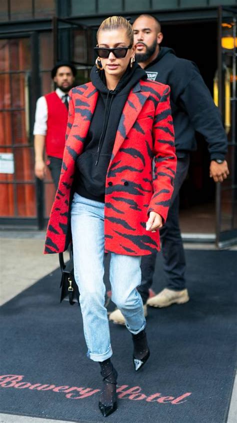9 Hoodie Outfits That Are Celeb Approved Who What Wear Hoodie Outfit Street Style Outfit Man