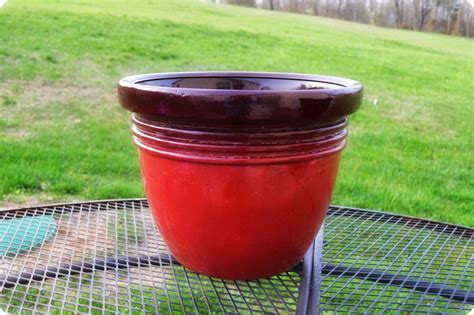 How do you paint plastic pot? Mrs. Do It Herself : Spray Painting Outdoor Planters
