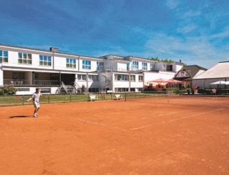 Guests can work out in a fitness center during their stay. Hotelführer - tennis MAGAZIN