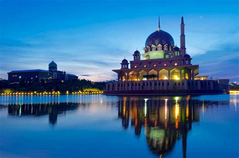 These are the top most romantic malaysia honeymoon destinations to visit in 2021. 9 Most Romantic Places in Southeast Asia /// Living ASEAN