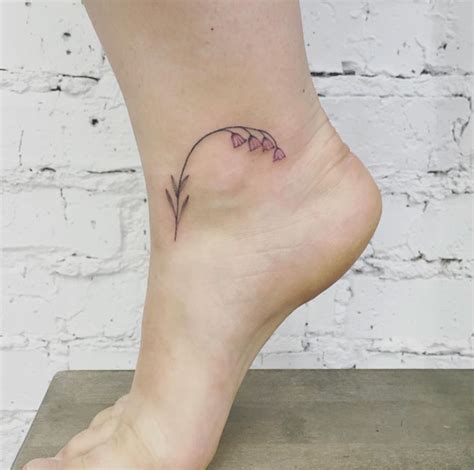 20 Minimalistic Flower Tattoos For Women Flower Tattoos