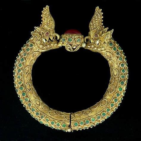 19th Century 22k Yellow Gold Antique Burmese Bracelet Set With A 10ct