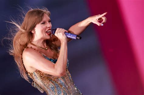 taylor swift 1989 spiked in streams after announcement tracks re entered hot 100 music times