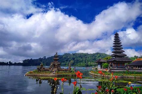 Danau Beratan Bedugul Tabanan Bali Daya Tarik Lokasi And Harga Tiket