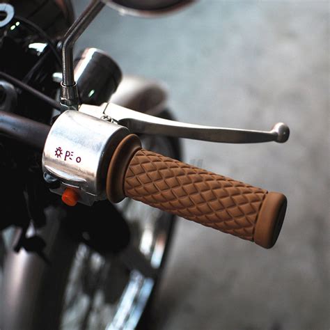 Vintage motorcycle grips are machined out of billet aluminum and brass and are made for custom harley davidson motorcycles (hd), bobbers, custom choppers, and most custom bikes. 7/8" 22mm Motorcycle Vintage Rubber Handlebar Grip Bobber ...