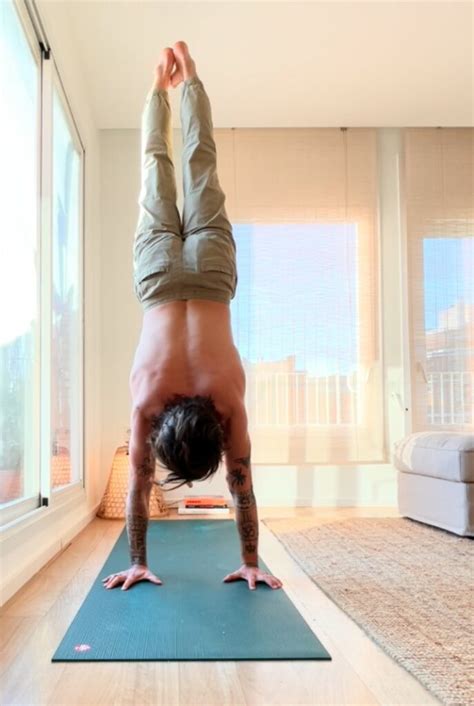 Yoga Para Hombres Por Qué Practicarlo Beneficios Y Consejos Para Principiantes The Class Yoga