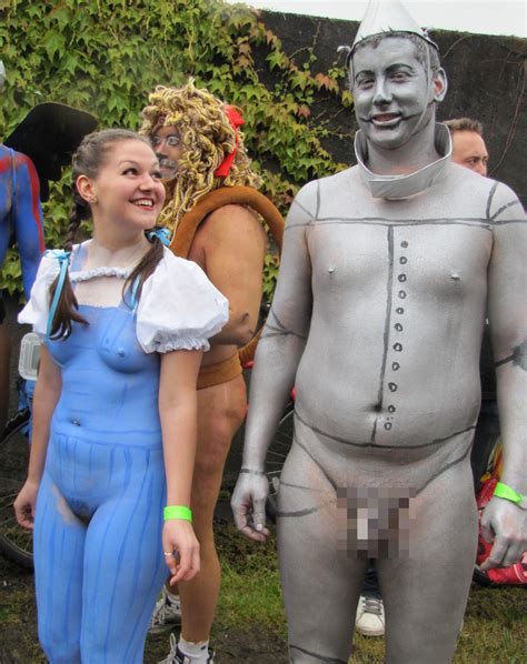 Cowardly Lion Dorothy Gale Tin Man The Wizard Of Oz Tagme Girl Babes Blue Dress