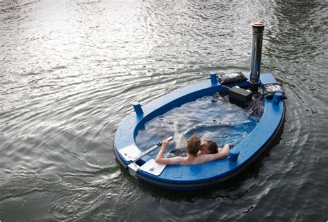 Hottug Jacuzzi Boat