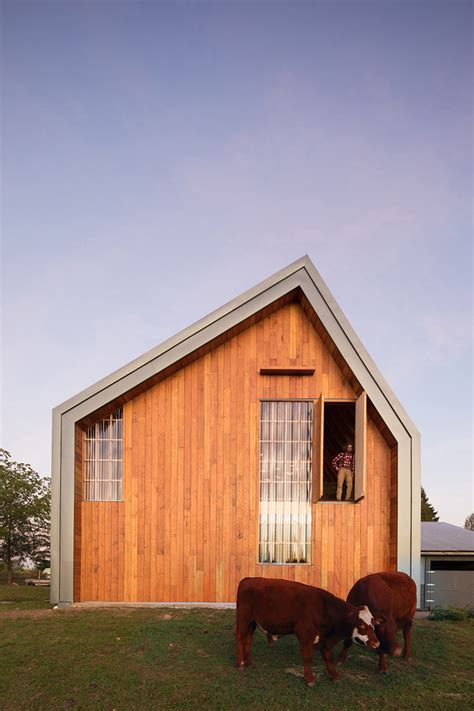 Modern Wooden Barn by MOTIV Architects
