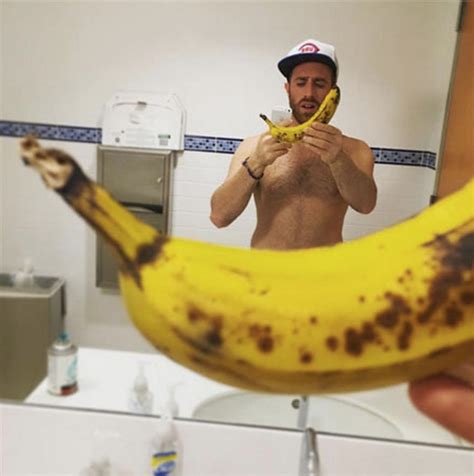 Banana Selfie Challenge One Finger Selfie Challenge Know Your Meme