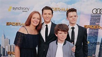 Tom Holland Adorably Brings His Family to the 'Spider-Man: Homecoming ...