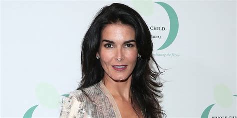 Angie Harmon Wows Fans In Sunny Bikini Snapshot While Swimming With Stingrays ‘happy Monday