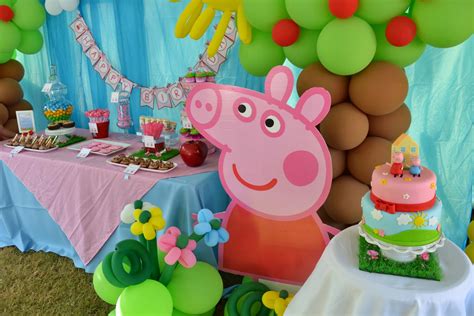 Favors at a peppa pig party #peppapig #partyfavors. Partylicious Events PR: {Peppa Pig Party}