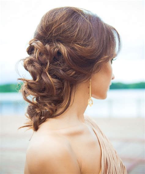 Here are the best long and short hairstyles for older women, inspired by celebrities. Hair Comes The Bride by Gail O'Neill | The Bridal Circle