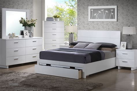 In addition to being a nice design element, headboards can also make a bed more functional and comfortable. Poundex Furniture Queen Bedroom Set #F9284Q | Hot Sectionals