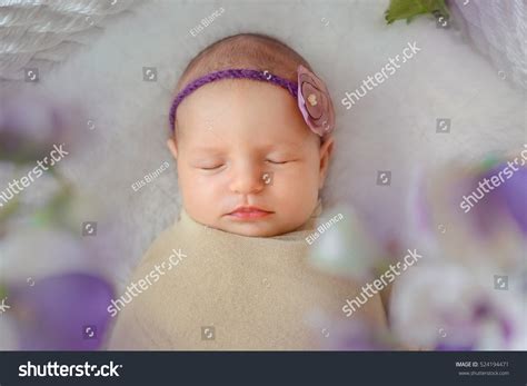 Newborn Baby Sleeping Beautiful Pose Stock Photo 524194471 Shutterstock