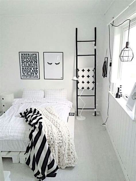 Look at these green black and white bedroom. minimalist-black-and-white-bedroom-ideas | HomeMydesign