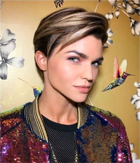 Sexy Short Haircuts That Are Just In Time For The Holidays La