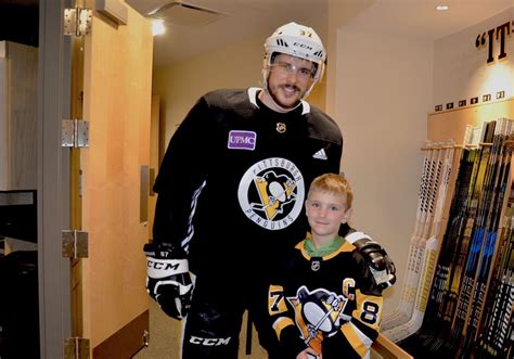 I dont like he has one if he does there secretly dating!crosby is. Sidney Crosby delivers new equipment to 7-year-old whose ...