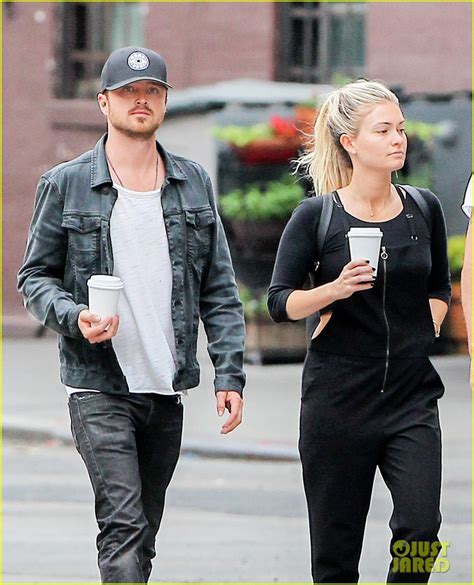 Aaron Paul And Wife Lauren Enjoy Their Morning In Nyc Photo 3677578