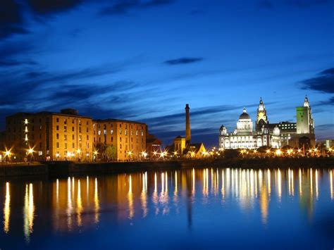 Follow the liverpool offside online: Albert Dock Tourist Area, Liverpool - Traveldigg.com