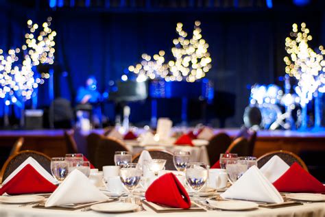 Our easy christmas dinner menus will help you plan a delicious christmas dinner. Christmas Dinner Show at the Oak Bay Beach | Tourism Victoria