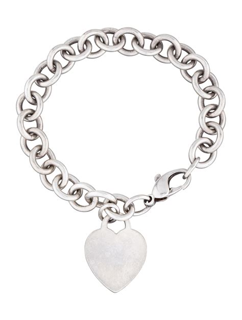 Tiffany And Co Heart Charm Bracelet Jewelry Tif35317 The Realreal