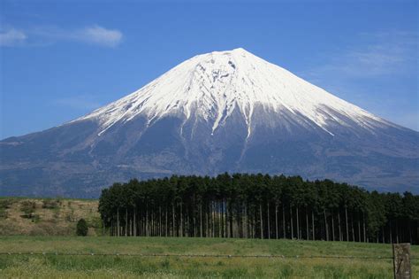 Learn about major landforms with free interactive flashcards. Japan's famous mountain: Mount Fuji. | All In Japan