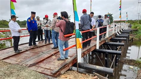 Sempat Ambruk Jembatan Di RT Kayu Batu Akhirnya Diresmikan MEDIA KALTIM