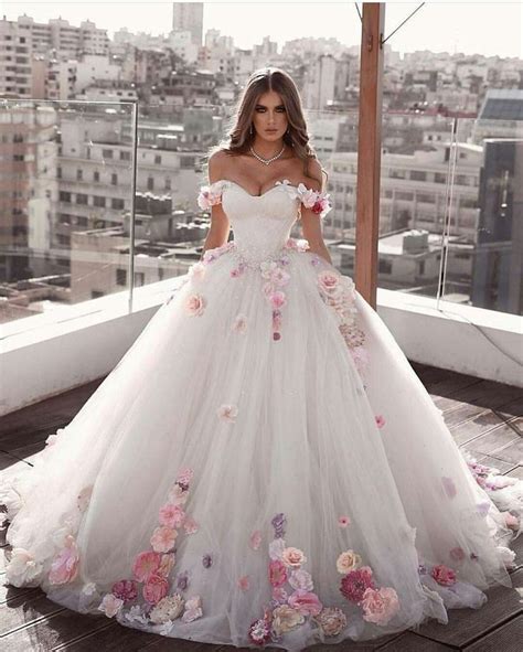 Pin By نوسة سهام On Robes Du Mariage Bridal Ball Gown Wedding