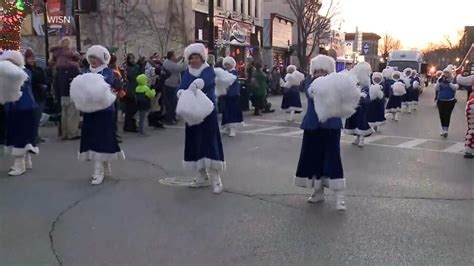 Video Dancing Grannies Return To Waukesha Christmas Parade Following Last Years Tragedy Abc News