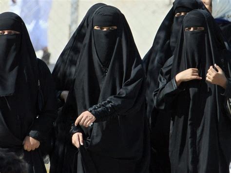 Saudi Arabian Women Finally Allowed To Apply For Passport And Travel Independently The